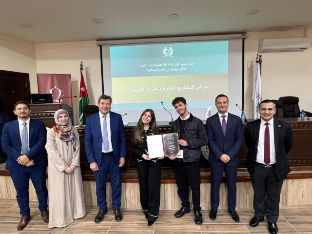 يوم علمي لكلية الصيدلة في الزيتونة بعنوان (الآفاق الريادية في العلوم الصيدلانية)