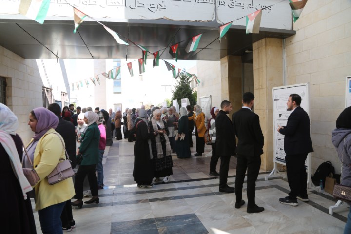 يوم علمي لكلية الصيدلة في الزيتونة بعنوان (الآفاق الريادية في العلوم الصيدلانية)