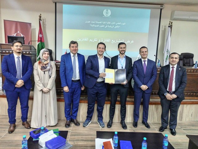 يوم علمي لكلية الصيدلة في الزيتونة بعنوان (الآفاق الريادية في العلوم الصيدلانية)