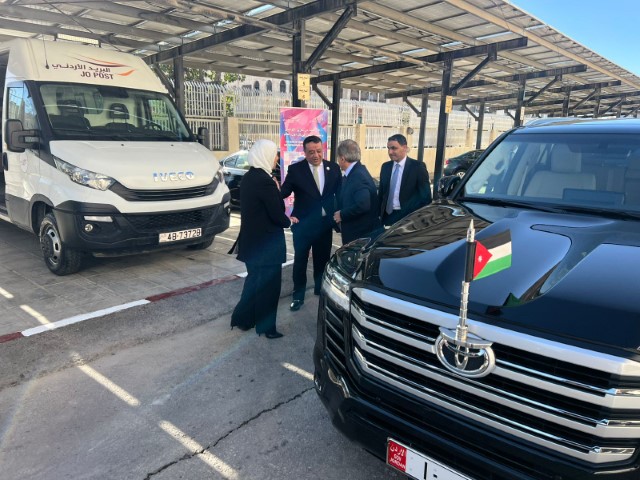 حسان يزور البريد الاردني 