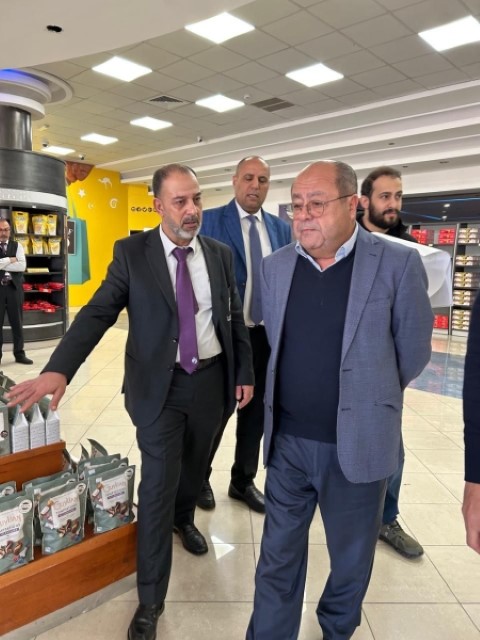 المجالي يتفقد الأسواق الحرة في مركز جابر الحدودي