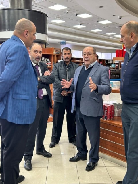 المجالي يتفقد الأسواق الحرة في مركز جابر الحدودي