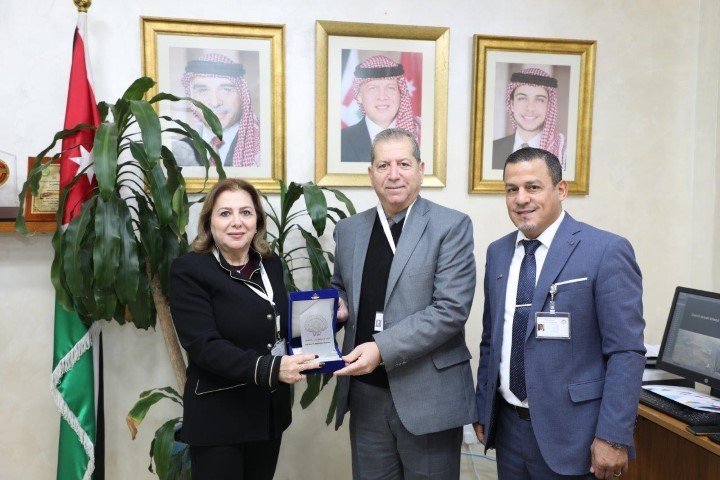 المنتدى العراقي للنخب والكفاءات يكرم رئيس 