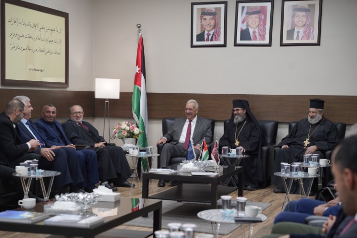 إضاءة شجرة الميلاد في جامعة الشرق الأوسط