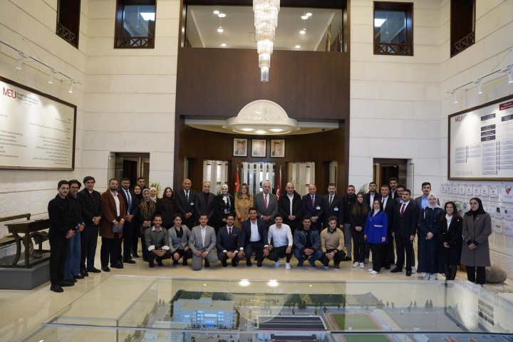 النائب الدكتورة تمارا ناصر الدين تحضر الاجتماع الأول لاتحاد البرلمان الطلابي في جامعة الشرق الأوسط 