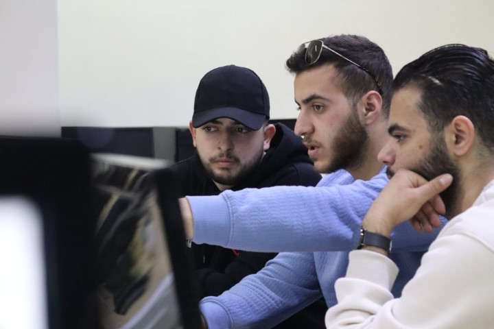 كلية العلوم وتكنولوجيا المعلومات في جامعة الزيتونة تنظم فعالية (ساعة برمجة العالمية)