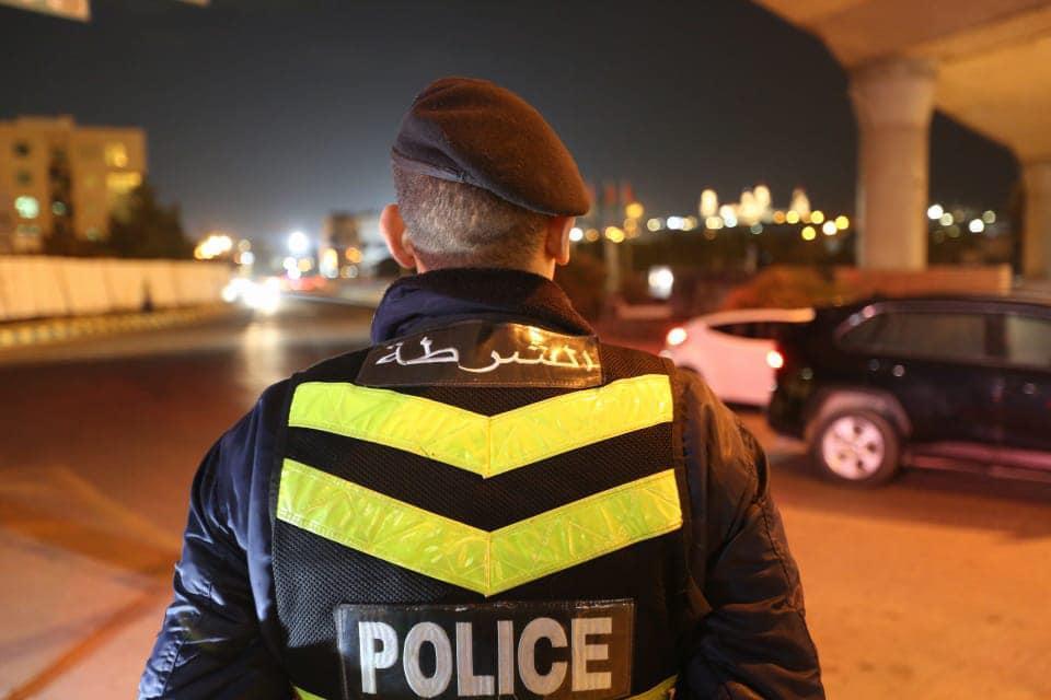 الأمن يوضّح تفاصيل فيديو اعتداء سائق على آخر بعمان  فيديو 