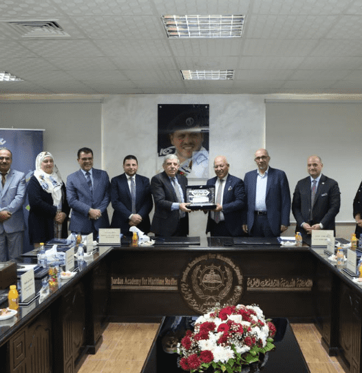 مذكرة تفاهم لتعزيز التعاون بين تجارة عمان والأكاديمية الأردنية للدراسات البحرية