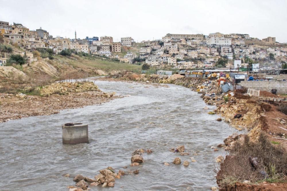 الأمن يحذر من ارتفاع منسوب سيل الزرقاء  فيديو