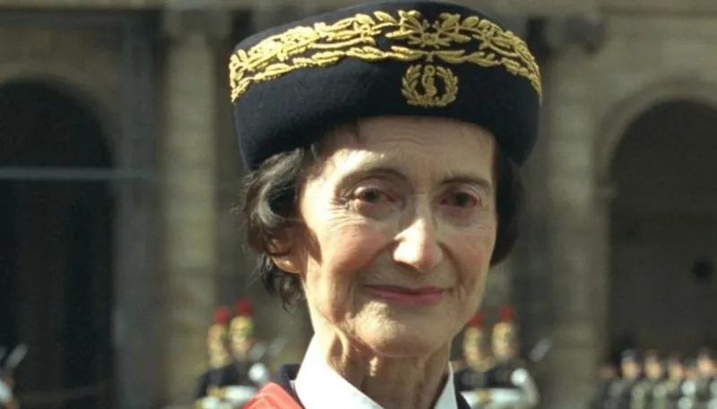 عن عمر 102 عام وفاة أول امرأة تحصل على رتبة جنرال في فرنسا