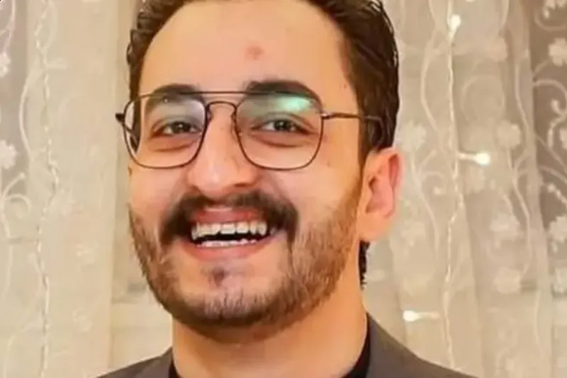 يداوي القلوب وتوفي بأزمة طبيب شاب يبكي المصريين