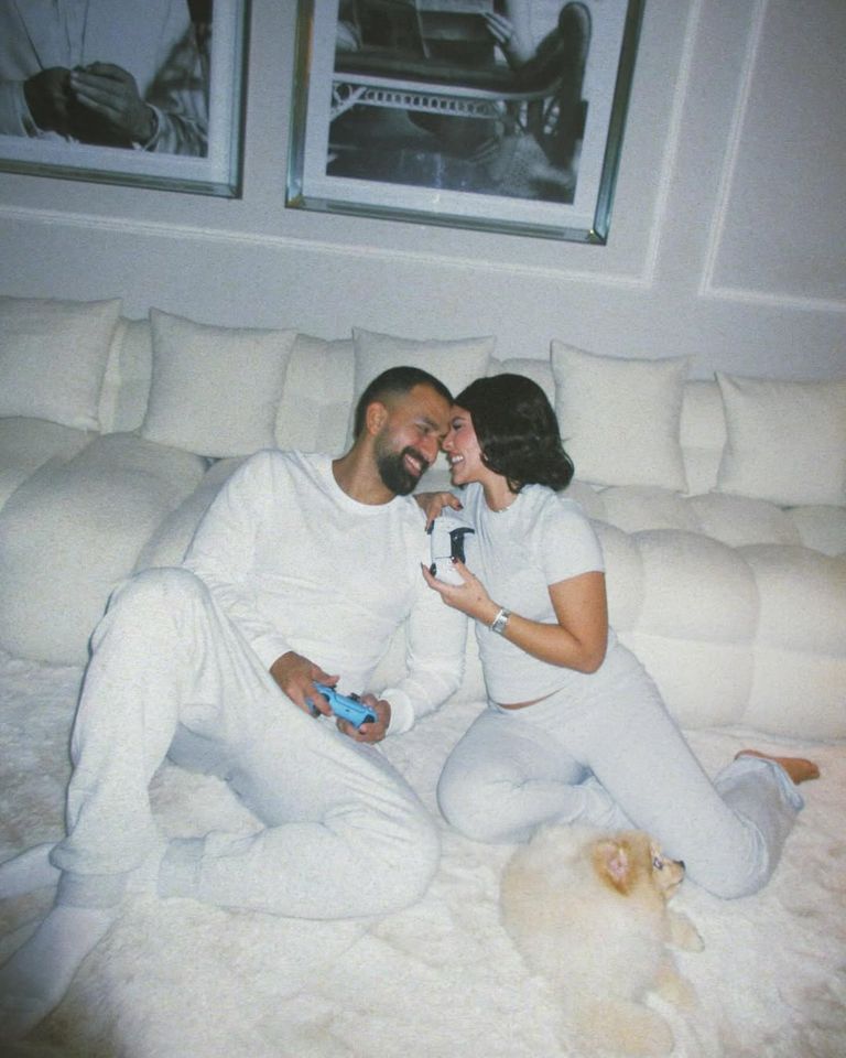 أصالة كامل تعلن حملها الأول برفقة زوجها خالد الخوري (صور)