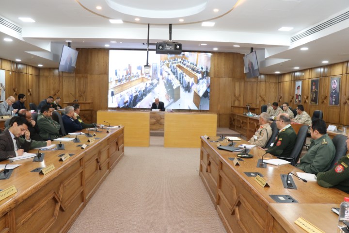 العودات يحاضر في كلية الدفاع الوطني