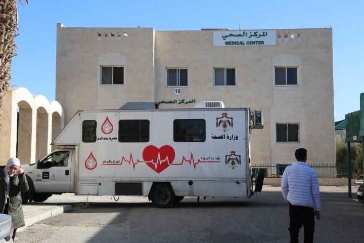 حملة للتبرع بالدم في جامعة الزيتونة  الأردنية