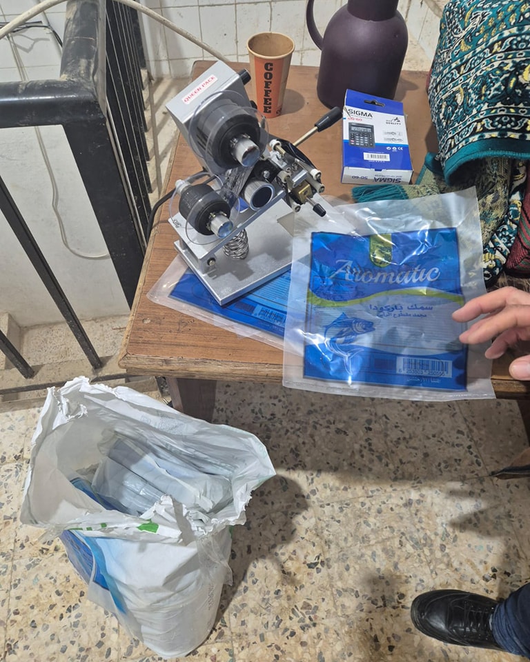 ضبط مستودع مجمدات مخالف في الكرك - صور