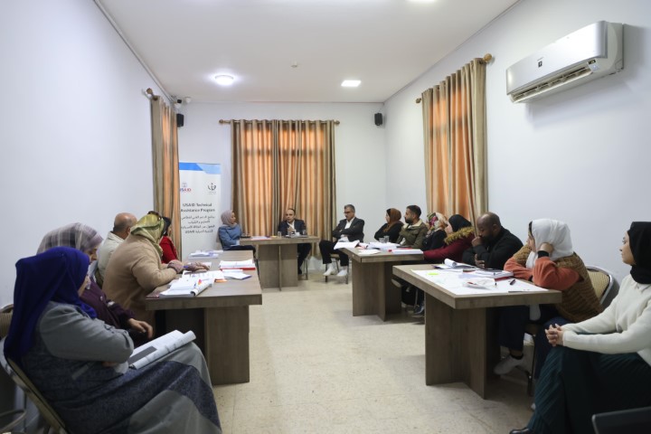 وزير الشباب يتفقد مركز شباب وشابات الزرقاء النموذجي