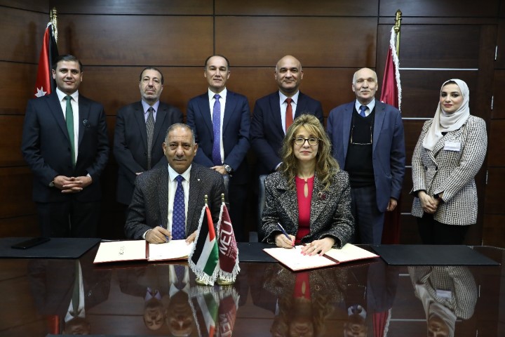 مذكرة تفاهم بين الشرق الأوسط والمدن الصناعية لدفع البحث العلمي والإنتاج والتدريب
