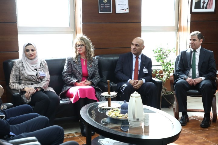 مذكرة تفاهم بين الشرق الأوسط والمدن الصناعية لدفع البحث العلمي والإنتاج والتدريب