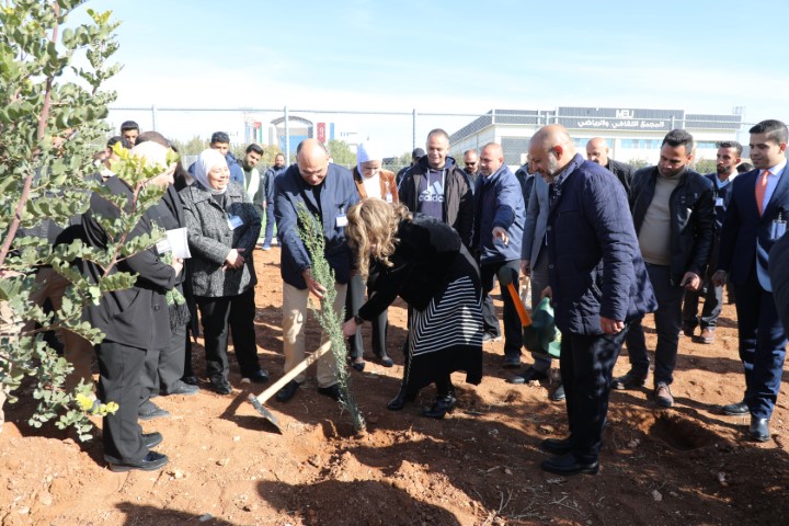 الشرق الأوسط تحتفي بيوم الشجرة العالمي