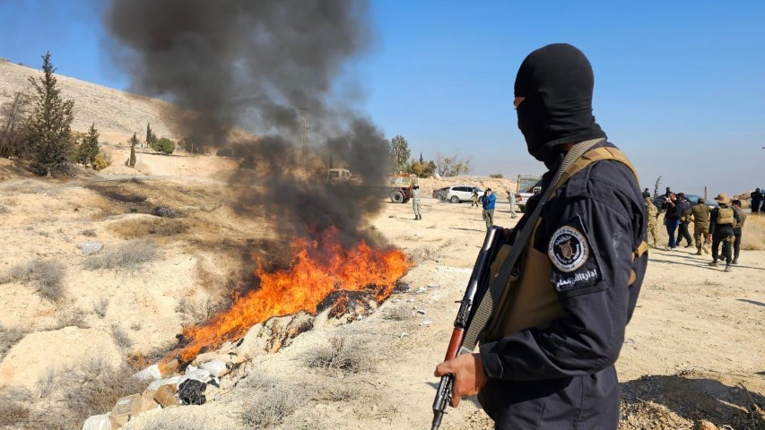 سورية.. إتلاف مخدرات الفرقة الرابعة - صور