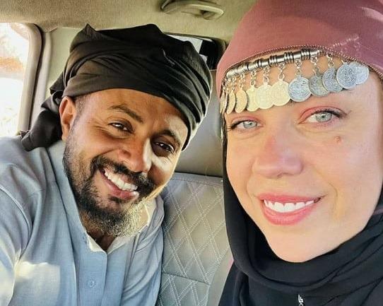 أميركية تنفي انتقالها للعيش بكهف بالأردن بعد قصة حب