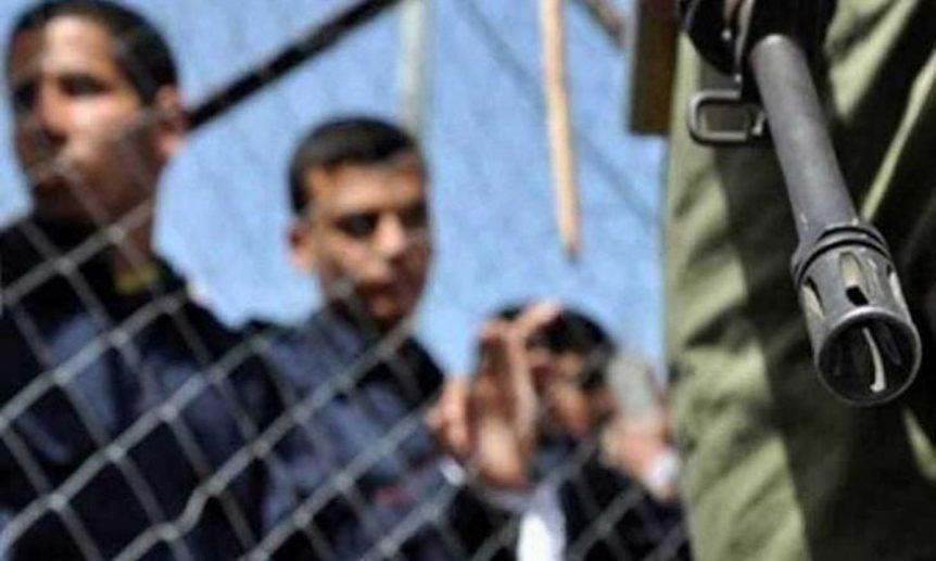 هآرتس توقعات بالإفراج عن 290 أسيرا فلسطينيا حُكم عليهم بالمؤبد
