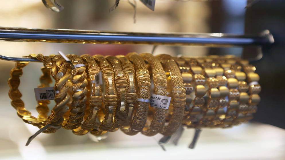 548 دينار سعر الذهب عيار 21 بالأردن الأحد