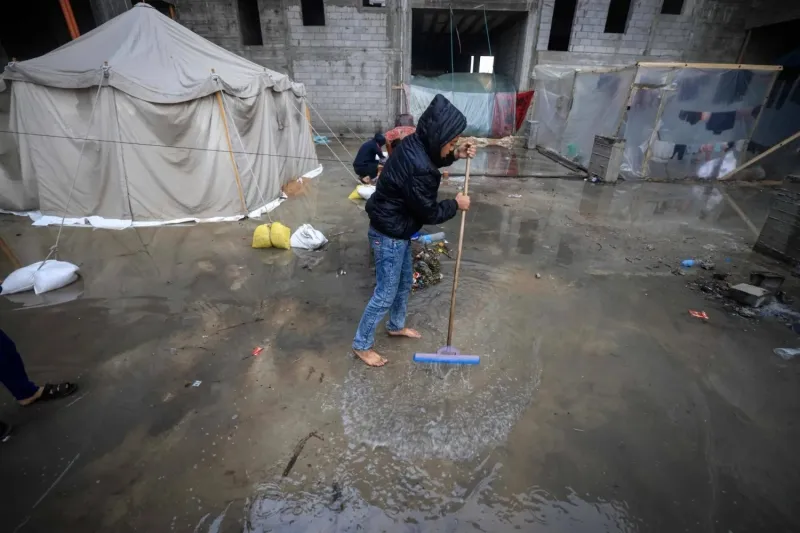 بالفيديو  غرق وتطاير خيام النازحين بغزة