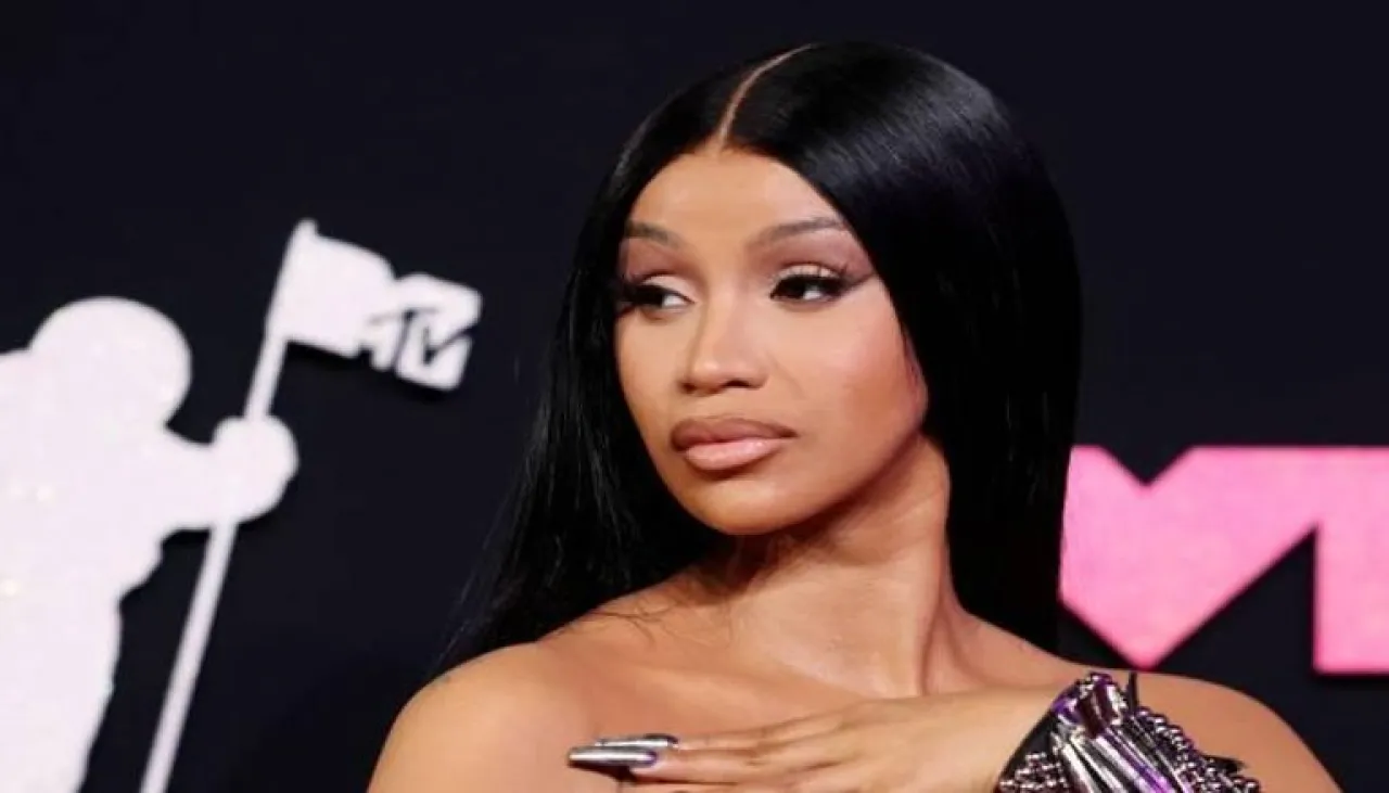 بسبب ترمب كاردي بي تخسر حذاءها الفاخر وتطلب تعويضًا غير متوقع