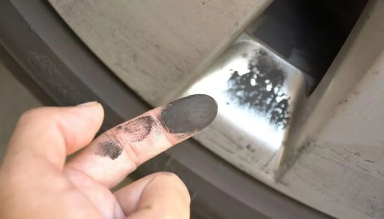 دراسة غبار المكابح قاتل صامت يتجاوز خطورة عادم الديزل