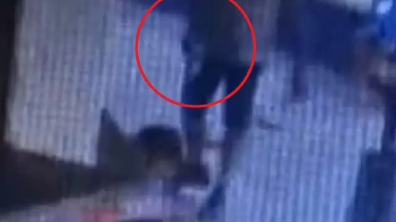 فيديو لبرازيلي يمر بمشردين ليعود ويطلق النار عليهم بلا سبب