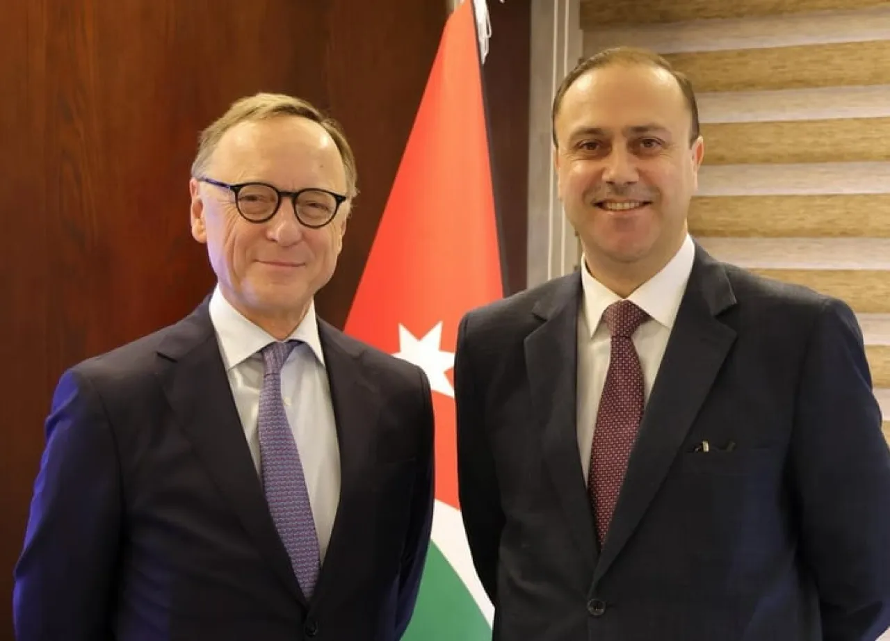 المومني يبحث تعزيز التعاون الإعلامي مع سفير هولندا