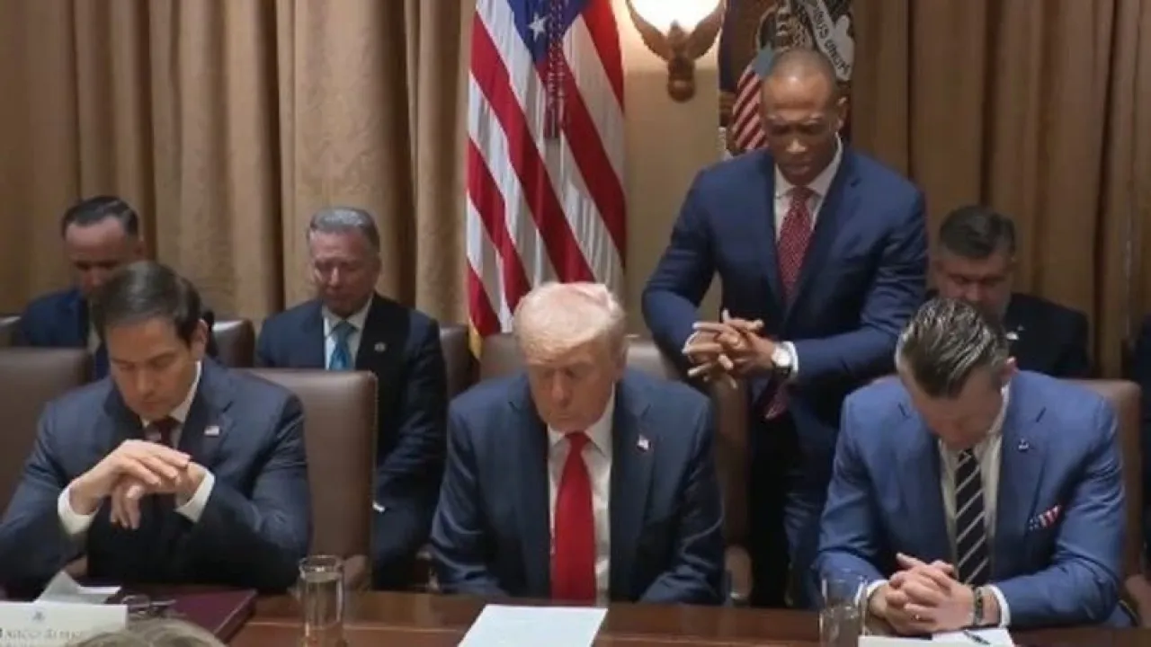 نشكر الله على ترمب فيديو من البيت الأبيض يثير جدلاً  فيديو