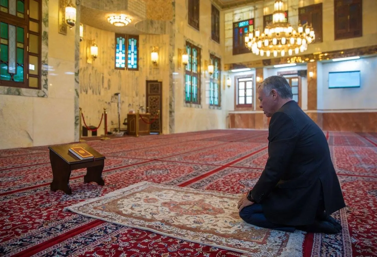 الملك يهنئ الأمتين العربية والإسلامية بحلول شهر رمضان