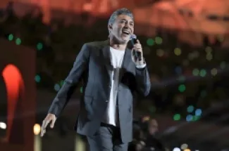 عمر العبداللات يحيي حفل إفتتاح ملعب بنغازي الدولي بحضور نجوم كرة قدم عالميين