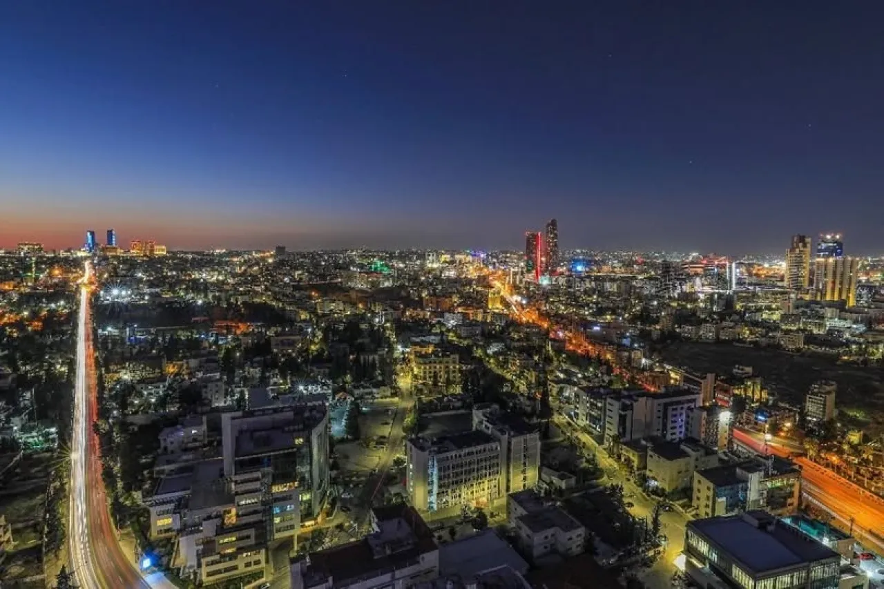 الشواربة نفاخر بعمان ونحتفي بإنجازاتها وطموحاتها