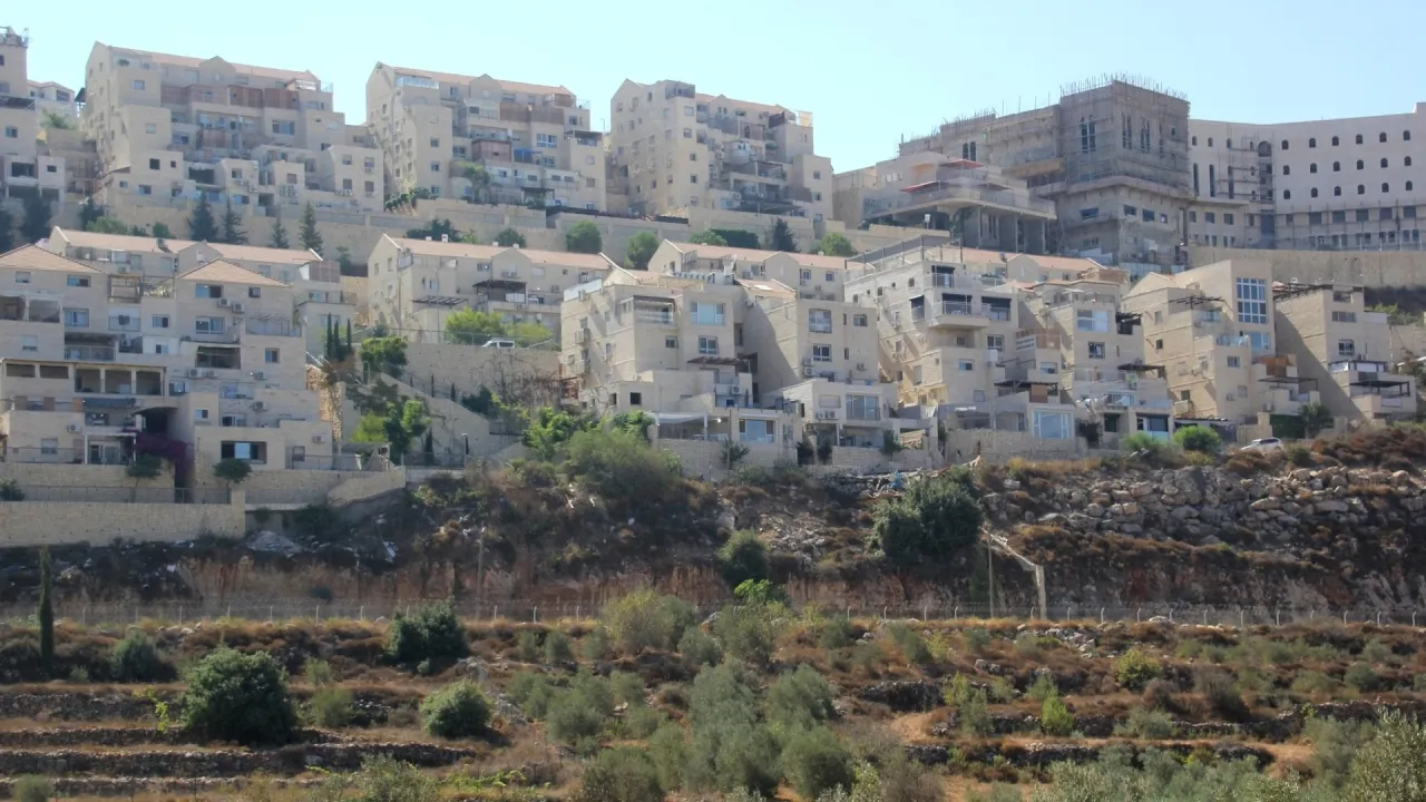 الاحتلال يناقش مخططا لبناء نحو 1400 وحدة استيطانية جديدة بالضفة الغربية