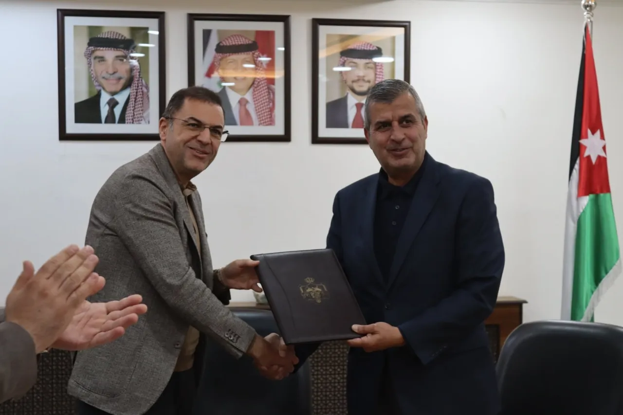 وزارة الطاقة وشركة تجانس توقعان مذكرة تعاون في مجالات التنقيب والدراسات الجيولوجية