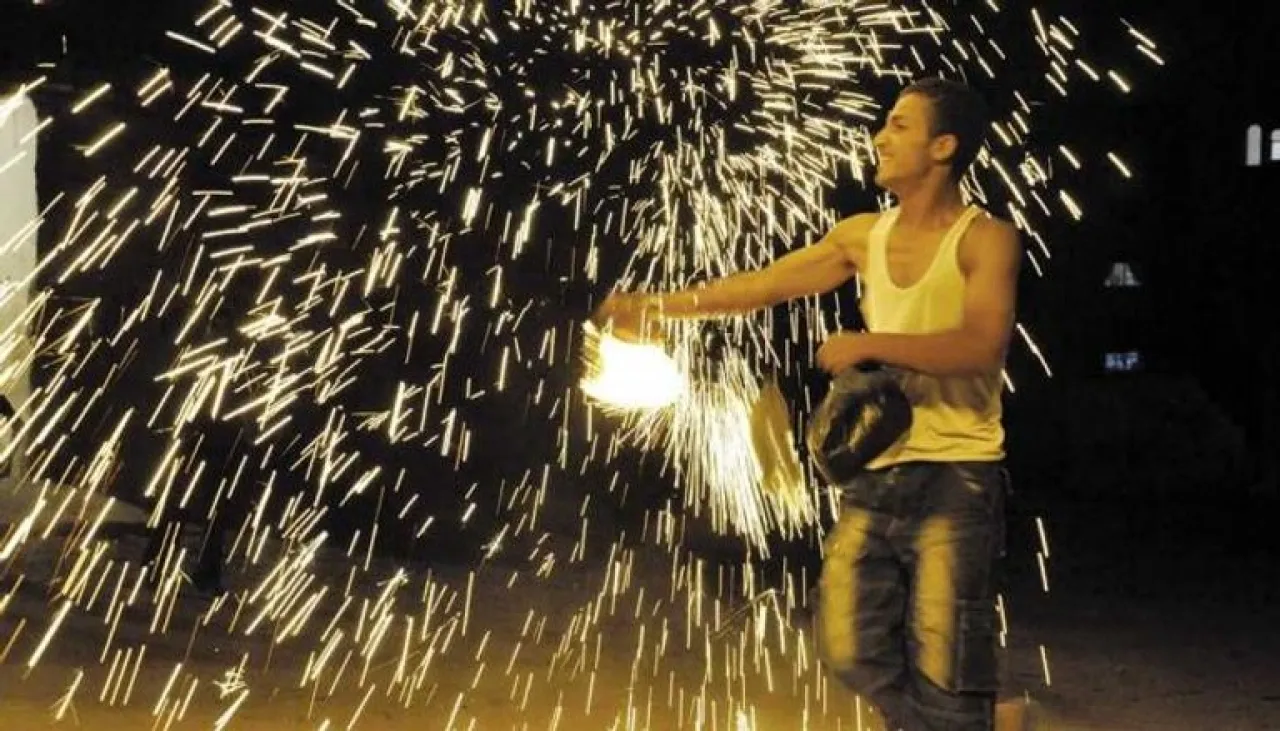 الألعاب النارية في رمضان فرحة الأطفال تتحول إلى 4 كوارث في مصر