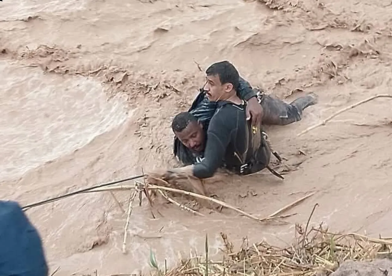 الدفاع المدني ينقذ طفلاً ويخلي جثة شقيقته في الكرك