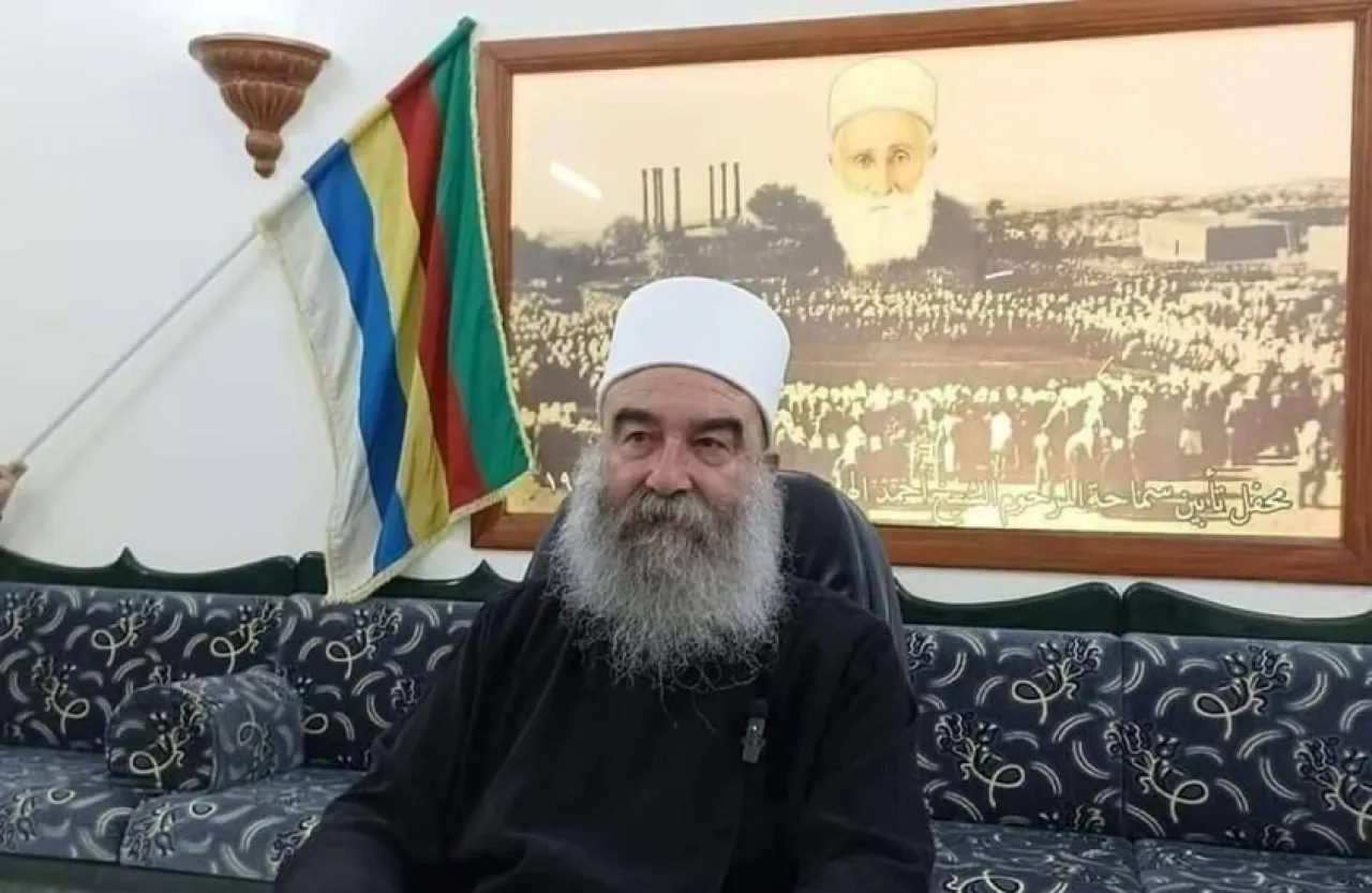 شيخ الموحدين الدروز في سورية يطالب بوقف العمليات العسكرية في الساحل