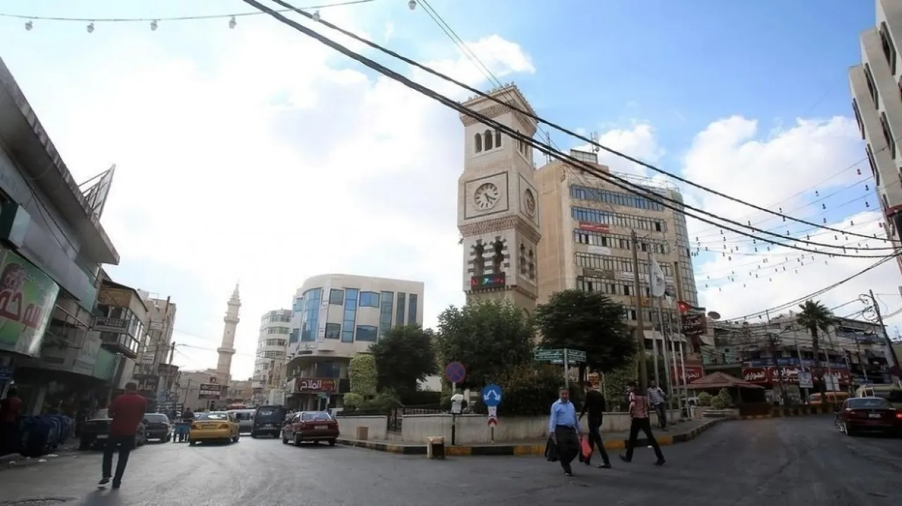 إيقاف منشأتين ومخالفة 6 وإزالة 45 بسطة في إربد