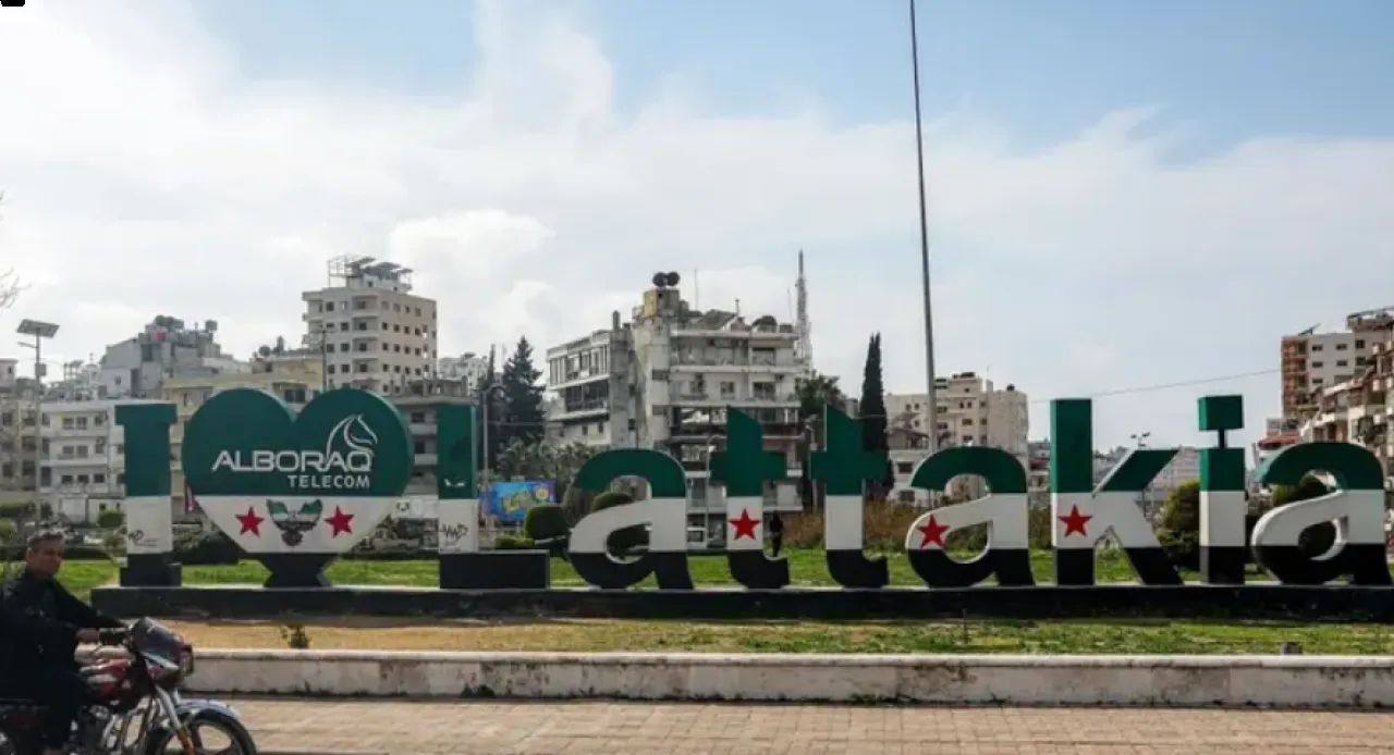 موجة نزوح من ساحل سوريا إلى شمال لبنان ونائب يحذر