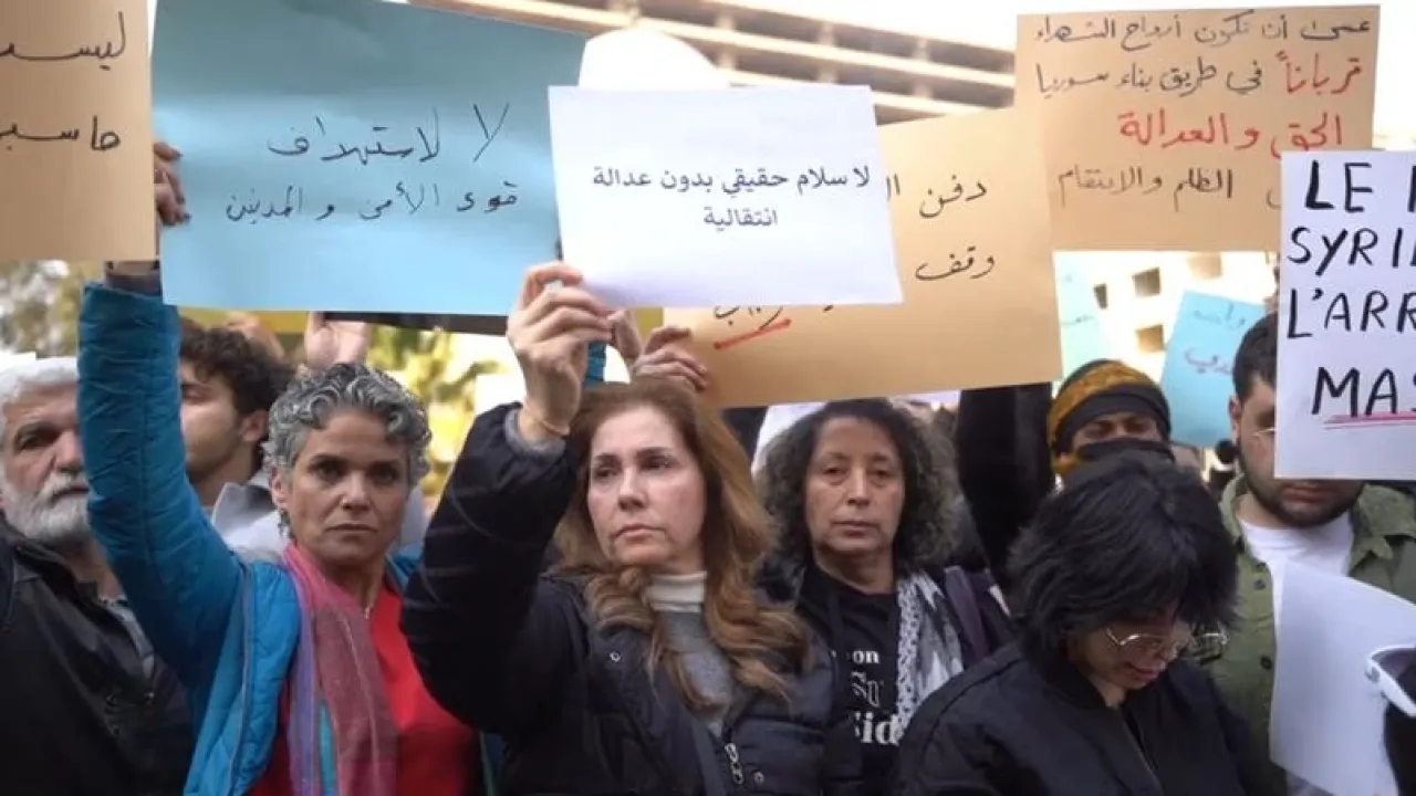 بلبلة في تظاهرة بدمشق ويارا صبري هذا ما حصل