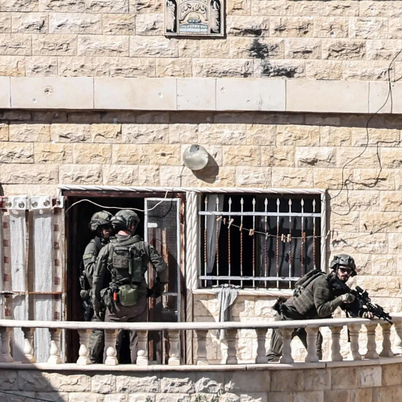 الاحتلال يستولي على مزيد من المنازل في طولكرم ويحولها لثكنات عسكرية