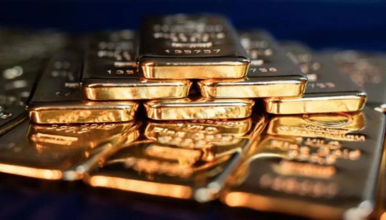 لماذا قفزت أسعار الذهب إلى قمة قياسية تاريخية فوق 3000 دولار