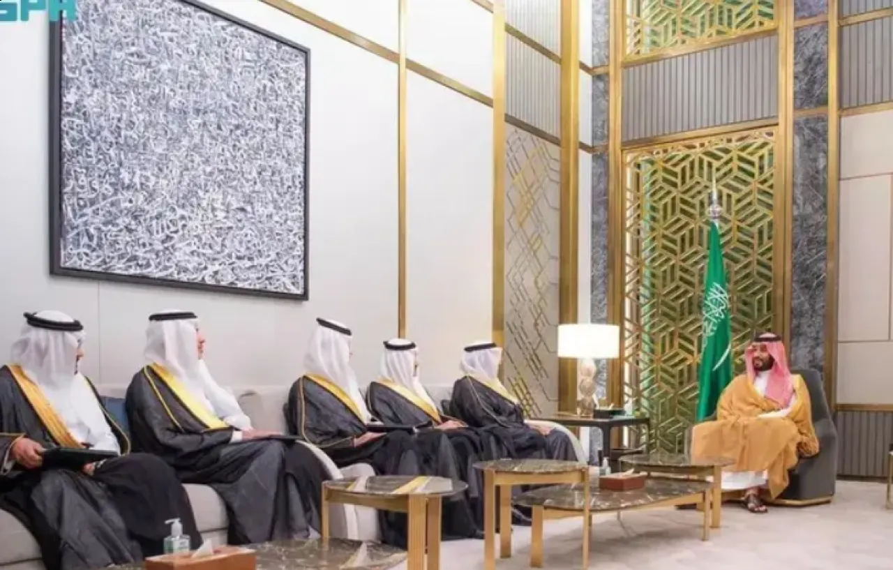 هذه قصة اللوحة الفنية المعلقة في مكتب ولي العهد السعودي