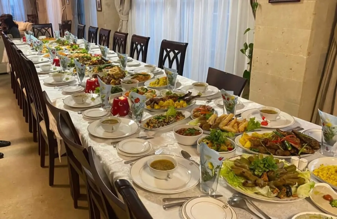 السفارة الإسرائيلية تستفز المصريين بمنشور عن مائدة إفطار في رمضان