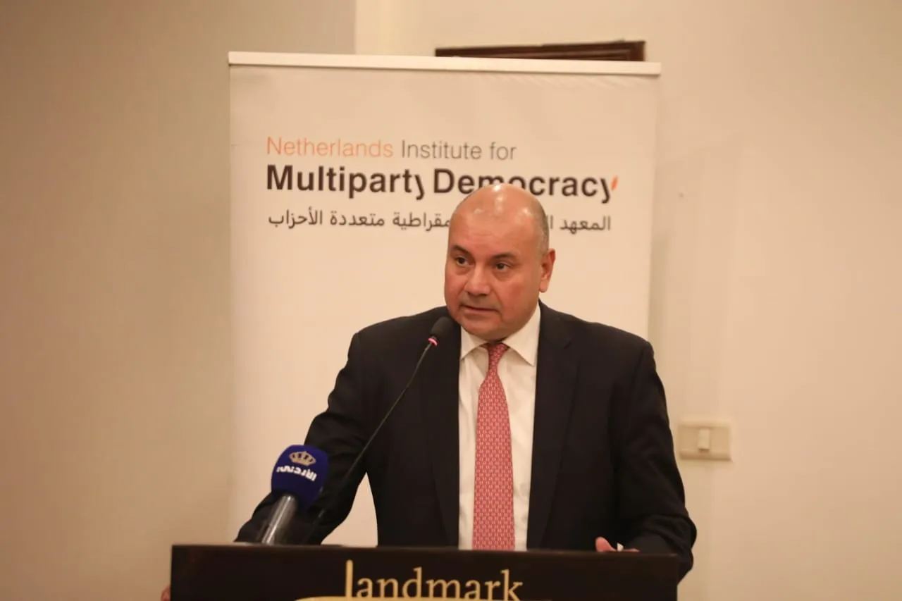 العودات يطلق معهد السياسة بفوجه السابع