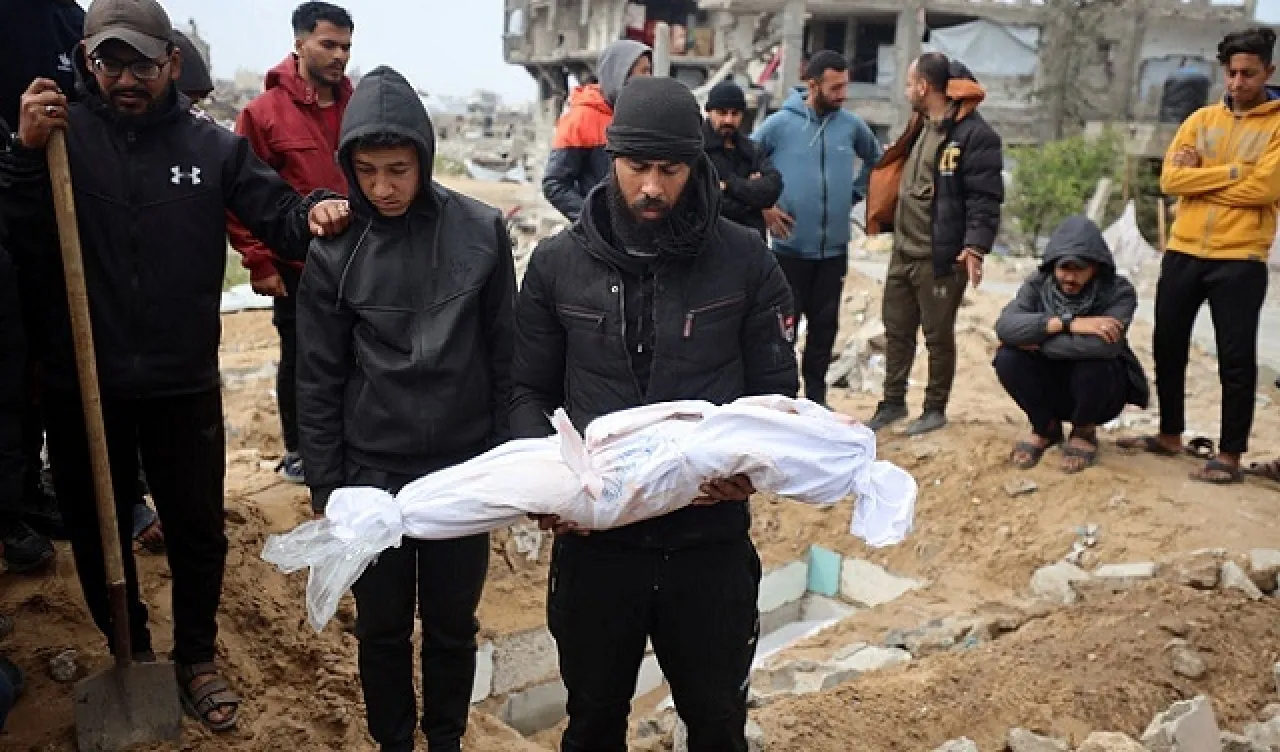 غارات متفرقة بغزة وخان يونس ونزوح بالشمال